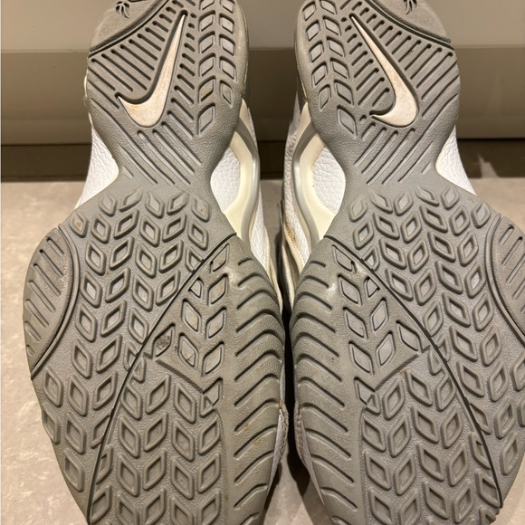 Vintage nike air high top shoes. Size 9.5 - Picture 4 of 5